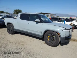 2022 Rivian R1T Adventure z VIN 7FCTGAAA0NN010103, wystawiony jako Copart lot #53312035 z przebiegiem 48 333 mil mil oraz Szkody całkowita. Historia ofert i sprzedaży dostępna na DreamBid. Obrazek 4.