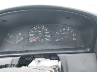 1996 Nissan Frontier XE z VIN 1N6SD11SXTC351243, wystawiony jako IAAI lot #42422568 z przebiegiem 265 304 mil mil oraz . Historia ofert i sprzedaży dostępna na DreamBid. Obrazek 7.
