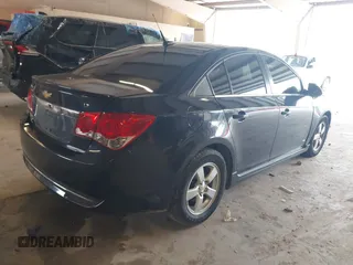 2014 Chevrolet Cruze 1LT z VIN 1G1PC5SB3E7429464, wystawiony jako IAAI lot #42395452 z przebiegiem 159 877 mil mil oraz . Historia ofert i sprzedaży dostępna na DreamBid. Obrazek 4.