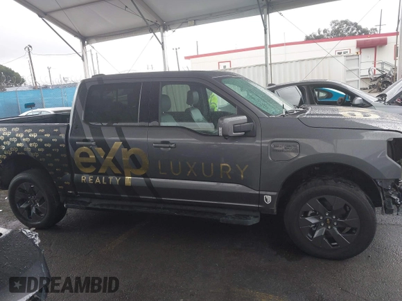 2022 Ford F-150 Lightning Pro z VIN 1FTVW1EL8NWG14070, wystawiony jako IAAI lot #41776980 z przebiegiem 14 812 mil mil oraz . Historia ofert i sprzedaży dostępna na DreamBid. Obrazek 14.