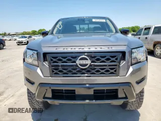 2022 Nissan Frontier SV z VIN 1N6ED1EJ3NN611455, wystawiony jako Copart lot #58436915 z przebiegiem 39 089 mil mil oraz Czysty tytuł • Clean title. Historia ofert i sprzedaży dostępna na DreamBid. Obrazek 5.