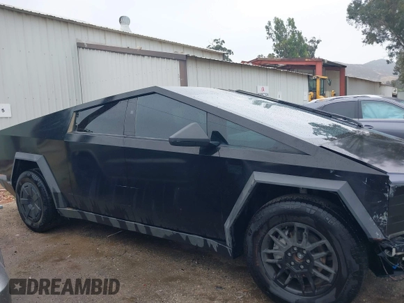 2024 Tesla Cybertruck с VIN 7G2CEHED6RA048460, выставлен на аукционе IAAI как лот 42433721 с пробегом 8 019 миль миль и . История ставок и продаж доступна на DreamBid. Изображение 14.