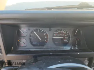 1995 Jeep Cherokee Sport z VIN 1J4FJ68S8SL650142, wystawiony jako Copart lot #51923775 z przebiegiem 329 796 mil mil oraz Czysty tytuł • Clean title. Historia ofert i sprzedaży dostępna na DreamBid. Obrazek 9.