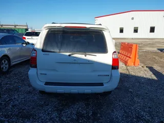 2006 Toyota 4Runner SR5 with VIN JTEBU14R560098877, listed as a IAAI auction lot 41722880 with 212,357 mi miles. Bid and sale history available at carsss.com. Image 17.