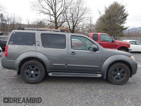 2008 Nissan Pathfinder S z VIN 5N1AR18B48C650137, wystawiony jako IAAI lot #41467663 z przebiegiem 300 846 mil mil oraz . Historia ofert i sprzedaży dostępna na DreamBid. Obrazek 14.