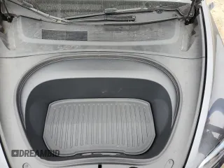 2025 Tesla Model 3 Long Range z VIN 5YJ3E1EA9SF892355, wystawiony jako Copart lot #52565545 z przebiegiem 12 825 mil mil oraz Szkoda całkowita • Salvage title. Historia ofert i sprzedaży dostępna na DreamBid. Obrazek 12.