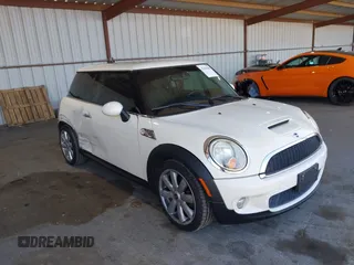 2009 MINI Hardtop S z VIN WMWMF73509TW82449, wystawiony jako IAAI lot #42304286 z przebiegiem Nie podano mil oraz . Historia ofert i sprzedaży dostępna na DreamBid. Obrazek 1.