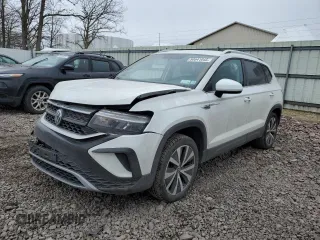 2022 Volkswagen Taos SE z VIN 3VVRX7B29NM042375, wystawiony jako Copart lot #50541045 z przebiegiem 25 547 mil mil oraz Szkody całkowita. Historia ofert i sprzedaży dostępna na DreamBid. Obrazek 1.