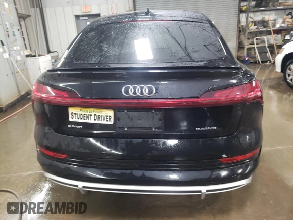 2022 Audi e-tron Sportback S line Premium Plus z VIN WA12AAGE4NB022165, wystawiony jako Copart lot #43021435 z przebiegiem 28 760 mil mil oraz Szkoda całkowita • Salvage title. Historia ofert i sprzedaży dostępna na DreamBid. Obrazek 6.