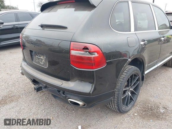 2010 Porsche Cayenne z VIN WP1AA2AP3ALA01666, wystawiony jako IAAI lot #41621362 z przebiegiem 180 966 mil mil oraz . Historia ofert i sprzedaży dostępna na DreamBid. Obrazek 17.