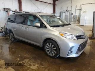 2018 Toyota Sienna XLE z VIN 5TDDZ3DC1JS190712, wystawiony jako Copart lot #62282255 z przebiegiem 63 438 mil mil oraz Szkoda całkowita • Salvage title. Historia ofert i sprzedaży dostępna na DreamBid. Obrazek 4.