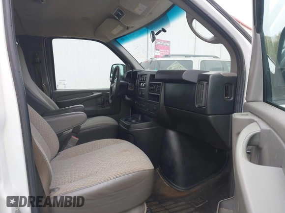 2015 Chevrolet Express Passenger LT with VIN 1GAZG1FG5F1205323, listed as a IAAI auction lot 41917128 with 194,773 mi miles and . Bid and sale history available at DreamBid. Image 5.
