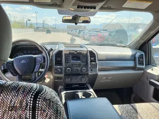 2019 Ford F-250 XL z VIN 1FT7W2B65KEF31274, wystawiony jako IAAI lot #42226821 z przebiegiem 108 600 mil mil oraz . Historia ofert i sprzedaży dostępna na DreamBid. Obrazek 1.