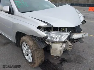 2013 Toyota Highlander with VIN 5TDZK3EH0DS111944, listed as a IAAI auction lot 41399844 with 54,696 mi miles. Bid and sale history available at carsss.com. Image 18.
