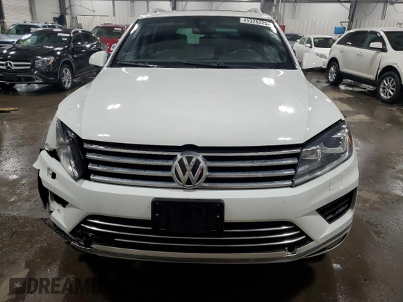 2017 Volkswagen Touareg Wolfsburg Edition z VIN WVGRF7BP7HD002143, wystawiony jako Copart lot #45328325 z przebiegiem 107 476 mil mil oraz Szkoda całkowita • Salvage title. Historia ofert i sprzedaży dostępna na DreamBid. Obrazek 5.
