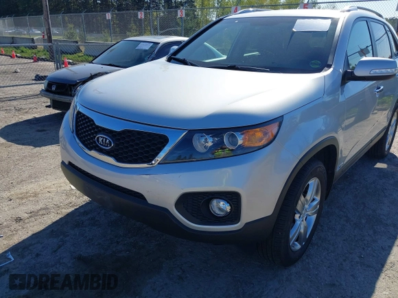 2013 Kia Sorento EX with VIN 5XYKUDA64DG357348, listed as a IAAI auction lot 42074290 with 113,703 mi miles. Bid and sale history available at carsss.com. Image 6.