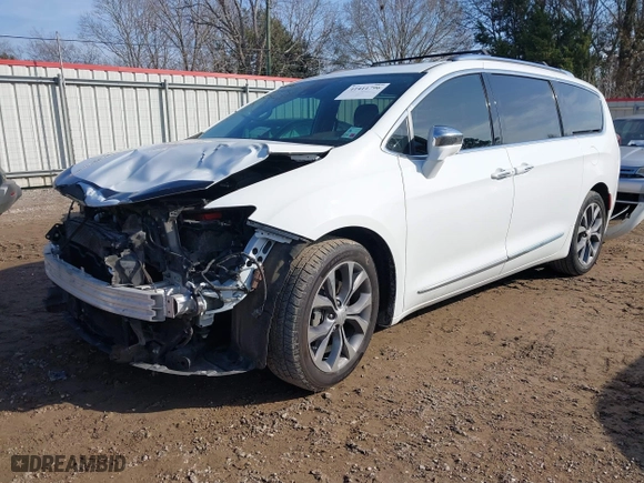 2017 Chrysler Pacifica Limited with VIN 2C4RC1GG2HR705648, listed as a IAAI auction lot 41411796 with 133,567 mi miles. Bid and sale history available at carsss.com. Image 18.