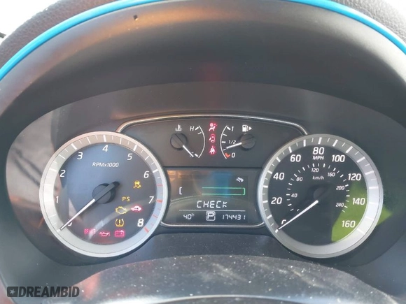2014 Nissan Sentra S with VIN 1N4AB7AP0EN853601, listed as a IAAI auction lot 41573798 with 174,431 mi miles. Bid and sale history available at carsss.com. Image 7.