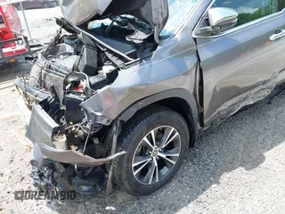 2019 Toyota Highlander LE with VIN 5TDBZRFH5KS722354, listed as a IAAI auction lot 42252775 with 97,141 mi miles and . Bid and sale history available at DreamBid. Image 12.