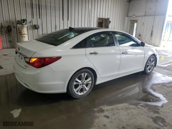2013 Hyundai Sonata SE with VIN 5NPEC4AC1DH584947, listed as a Copart auction lot 52923195 with 131,539 mi miles and Salvage Title. Bid and sale history available at carsss.com. Image 3.