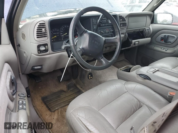 1999 GMC Yukon with VIN 1GKEK13R2XJ739931, listed as a Copart auction lot 74583734 with 115,605 mi miles and Salvage Title. Bid and sale history available at carsss.com. Image 8.