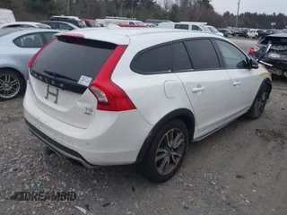 2016 Volvo V60 Cross Country T5 with VIN YV4612HK9G1008141, listed as a IAAI auction lot 41154960 with 1 mi miles. Bid and sale history available at carsss.com. Image 4.