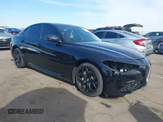 2021 Alfa Romeo Giulia z VIN ZARFAMAN1M7648894, wystawiony jako IAAI lot #41589364 z przebiegiem 22 381 mil mil oraz . Historia ofert i sprzedaży dostępna na DreamBid. Obrazek 1.