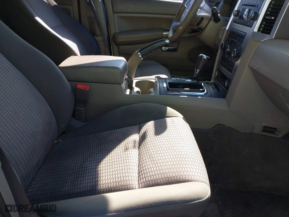 2009 Jeep Grand Cherokee Laredo with VIN 1J8GS48K89C508808, listed as a IAAI auction lot 41821130 with 266,712 mi miles. Bid and sale history available at carsss.com. Image 5.