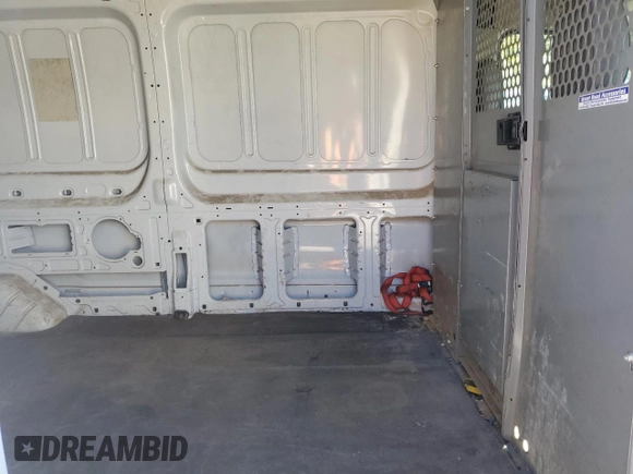2018 Ford Transit z VIN 1FTYR2CM1JKB39451, wystawiony jako Copart lot #70852124 z przebiegiem 230 942 mil mil oraz Tytuł czysty. Historia ofert i sprzedaży dostępna na DreamBid. Obrazek 10.