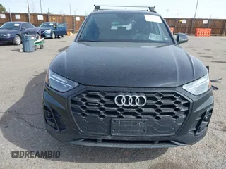 2025 Audi Q5 S line Premium z VIN WA1GAAFY9S2021963, wystawiony jako IAAI lot #41840606 z przebiegiem 6 900 mil mil oraz . Historia ofert i sprzedaży dostępna na DreamBid. Obrazek 13.