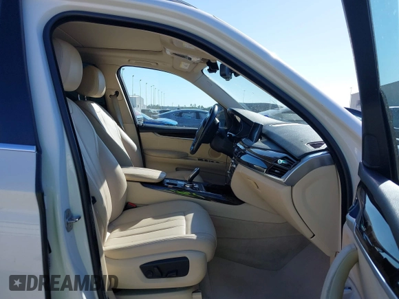 2014 BMW X5 sDrive35i with VIN 5UXKR2C53E0C01692, listed as a IAAI auction lot 41727216 with 135,985 mi miles. Bid and sale history available at carsss.com. Image 5.