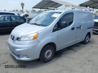 2014 Nissan NV200 S z VIN 3N6CM0KN4EK691833, wystawiony jako IAAI lot #42421018 z przebiegiem 103 699 mil mil oraz . Historia ofert i sprzedaży dostępna na DreamBid. Obrazek 2.