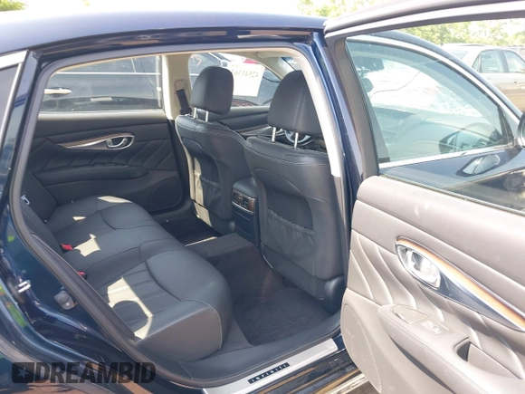 2019 Infiniti Q70 Luxe с VIN JN1BY1PR9KM725249, выставлен на аукционе IAAI как лот 42541363 с пробегом 40 201 миль миль и . История ставок и продаж доступна на DreamBid. Изображение 8.