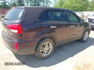 2015 Kia Sorento LX with VIN 5XYKT3A68FG619839, listed as a IAAI auction lot 42049866 with 215,471 mi miles. Bid and sale history available at carsss.com. Image 4.