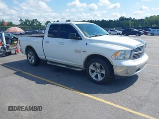 2015 Ram 1500 Big Horn z VIN 1C6RR6GT0FS581228, wystawiony jako IAAI lot #42695491 z przebiegiem 234 575 mil mil oraz . Historia ofert i sprzedaży dostępna na DreamBid. Obrazek 1.