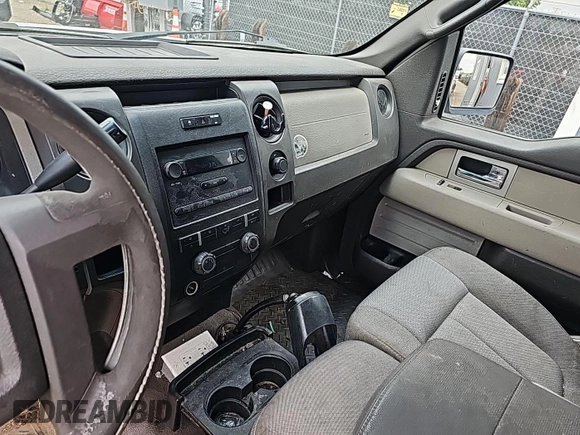 2009 Ford F-150 XL z VIN 1FTPF14V59KA70992, wystawiony jako IAAI lot #42737715 z przebiegiem 257 210 mil mil oraz . Historia ofert i sprzedaży dostępna na DreamBid. Obrazek 19.