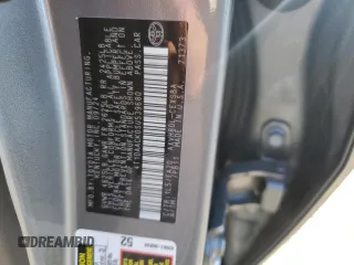 2025 Toyota Camry LE z VIN 4T1DAACK0SU539680, wystawiony jako Copart lot #42923805 z przebiegiem 7 571 mil mil oraz Szkoda całkowita • Salvage title. Historia ofert i sprzedaży dostępna na DreamBid. Obrazek 12.