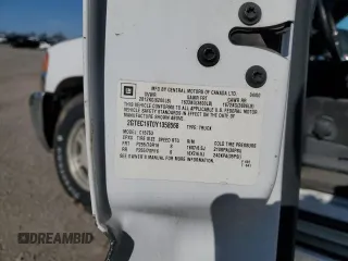 2000 GMC New Sierra 1500 SLE with VIN 2GTEC19T0Y1358568, listed as a Copart auction lot 43400635 with 299,733 mi miles and Salvage Title. Bid and sale history available at carsss.com. Image 14.