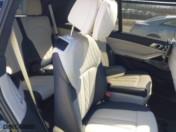 2019 BMW X7 xDrive50i with VIN 5UXCX4C52KLS36334, listed as a IAAI auction lot 42066957 with 43,003 mi miles. Bid and sale history available at carsss.com. Image 8.