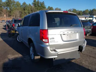 2019 Dodge Grand Caravan SXT with VIN 2C4RDGCGXKR761883, listed as a IAAI auction lot 41822704 with 51,508 mi miles. Bid and sale history available at carsss.com. Image 3.