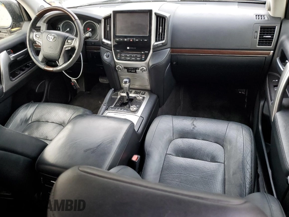 2016 Toyota Land Cruiser z VIN JTMCY7AJ3G4044079, wystawiony jako Copart lot #86198244 z przebiegiem 137 354 mil mil oraz Czysty tytuł • Clean title. Historia ofert i sprzedaży dostępna na DreamBid. Obrazek 8.