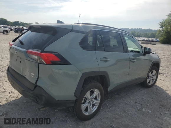 2020 Toyota RAV4 XLE z VIN 2T3P1RFV3LC095206, wystawiony jako Copart lot #61994415 z przebiegiem 57 698 mil mil oraz Szkoda całkowita • Salvage title. Historia ofert i sprzedaży dostępna na DreamBid. Obrazek 3.