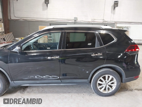 2018 Nissan Rogue SV z VIN KNMAT2MV7JP610600, wystawiony jako IAAI lot #42171714 z przebiegiem 70 299 mil mil oraz . Historia ofert i sprzedaży dostępna na DreamBid. Obrazek 19.