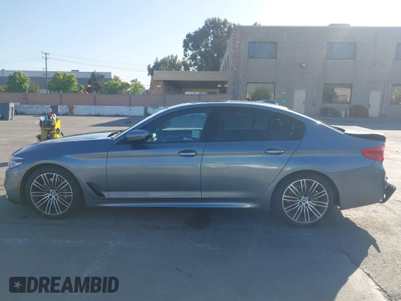 2017 BMW 5 Series 540i z VIN WBAJE5C34HG914566, wystawiony jako IAAI lot #42386472 z przebiegiem 83 898 mil mil oraz . Historia ofert i sprzedaży dostępna na DreamBid. Obrazek 14.