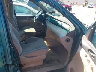 1996 Ford Windstar LX z VIN 2FMDA5145TBC51513, wystawiony jako IAAI lot #42335745 z przebiegiem 243 948 mil mil oraz . Historia ofert i sprzedaży dostępna na DreamBid. Obrazek 5.