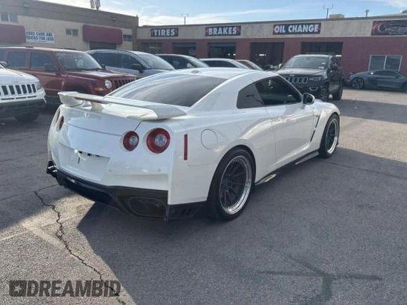 2020 Nissan GT-R Premium z VIN JN1AR5EF7LM100066, wystawiony jako Copart lot #58606645 z przebiegiem 35 824 mil mil oraz Szkody całkowita. Historia ofert i sprzedaży dostępna na DreamBid. Obrazek 4.
