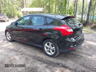 2014 Ford Focus SE z VIN 1FADP3K23EL284216, wystawiony jako IAAI lot #42489699 z przebiegiem 139 127 mil mil oraz . Historia ofert i sprzedaży dostępna na DreamBid. Obrazek 3.