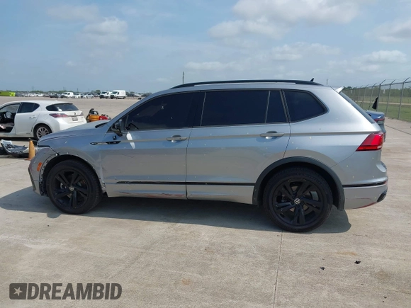 2023 Volkswagen Tiguan SE R-Line Black с VIN 3VVCB7AX5PM064412, выставлен на аукционе IAAI как лот 42279912 с пробегом 72 528 миль миль и . История ставок и продаж доступна на DreamBid. Изображение 14.