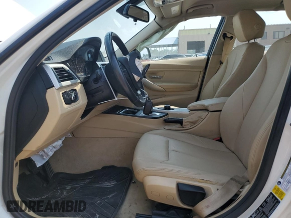 2015 BMW 3 Series 320i xDrive с VIN WBA3C3C55FP664210, выставлен на аукционе Copart как лот 64641294 с пробегом 92 573 миль миль и Списание • Salvage title. История ставок и продаж доступна на DreamBid. Изображение 7.