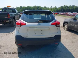 2018 Nissan Kicks SV z VIN 3N1CP5CU3JL519149, wystawiony jako IAAI lot #42459395 z przebiegiem 71 768 mil mil oraz . Historia ofert i sprzedaży dostępna na DreamBid. Obrazek 16.